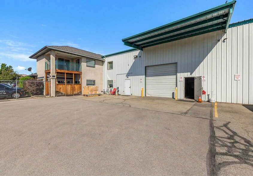 More Photos Of 5090 N Sawyer Ave, Garden City Warehouse For Sale