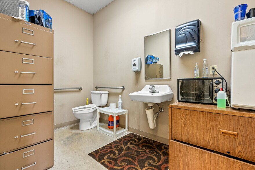 More Photos Of 834-840 Lagoon Business Loop, Montgomery Light Distribution For Lease