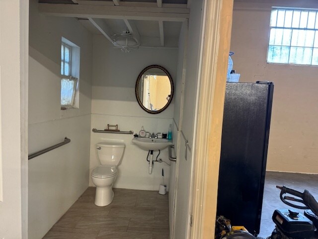 More Photos Of 333-337 Carswell Ave, Daytona Beach Warehouse For Lease