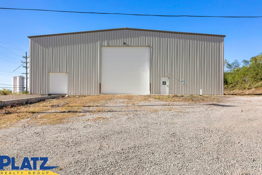 More Photos Of 2430 Funston St, Youngstown Warehouse For Lease