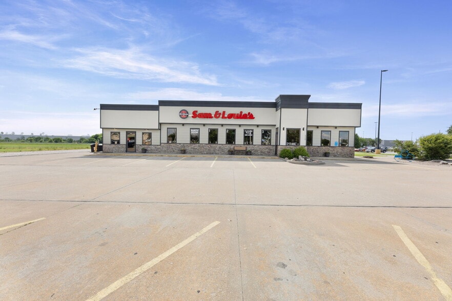Primary Photo Of 2150 N State St, Iola Restaurant For Lease