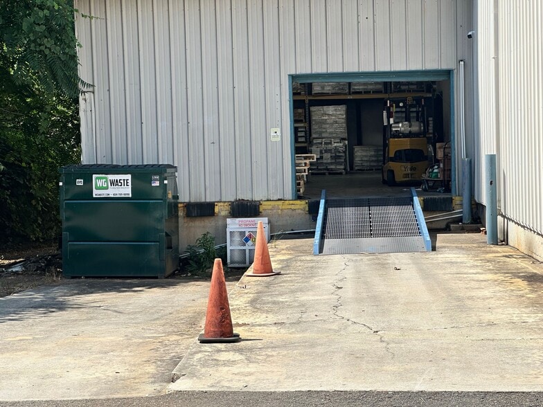 More Photos Of 306 Canton Rd, Cumming Freestanding For Lease
