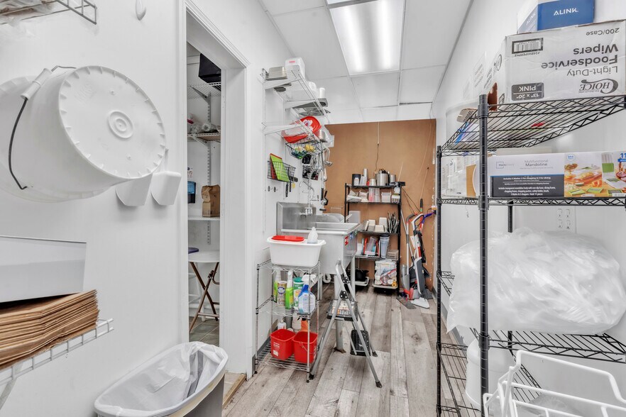 More Photos Of 118 E Main St, Albion Flex For Sale