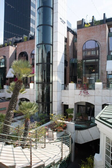 More Photos Of 413-445 N Rodeo Dr, Beverly Hills General Retail For Lease