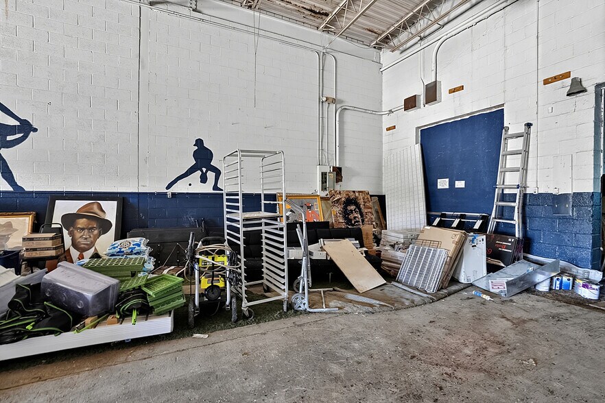 More Photos Of 12925 Auburn St, Detroit Warehouse For Sale