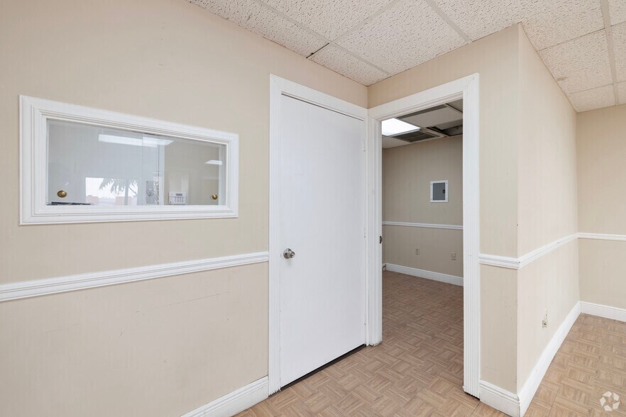 More Photos Of 540 NW 165th St, Miami Office For Lease