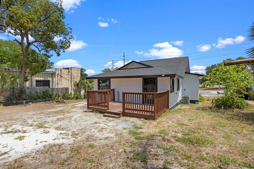 More Photos Of 209 N 14th St, Leesburg Office Residential For Sale