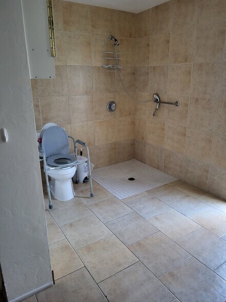 More Photos Of 710 N Mann Ave, Tucson Healthcare For Sale