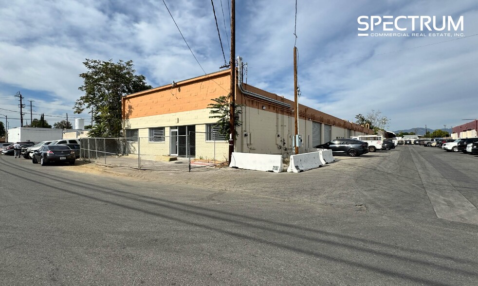 More Photos Of 15225 Stagg St, Van Nuys Warehouse For Lease