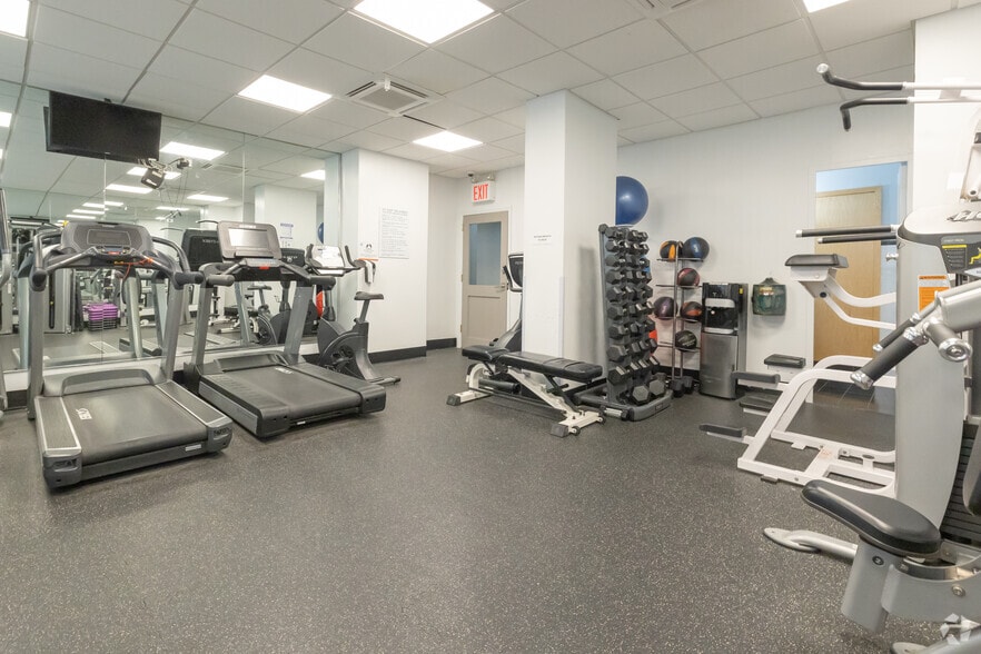 More Photos Of 401 E 74th St, New York Apartments For Lease