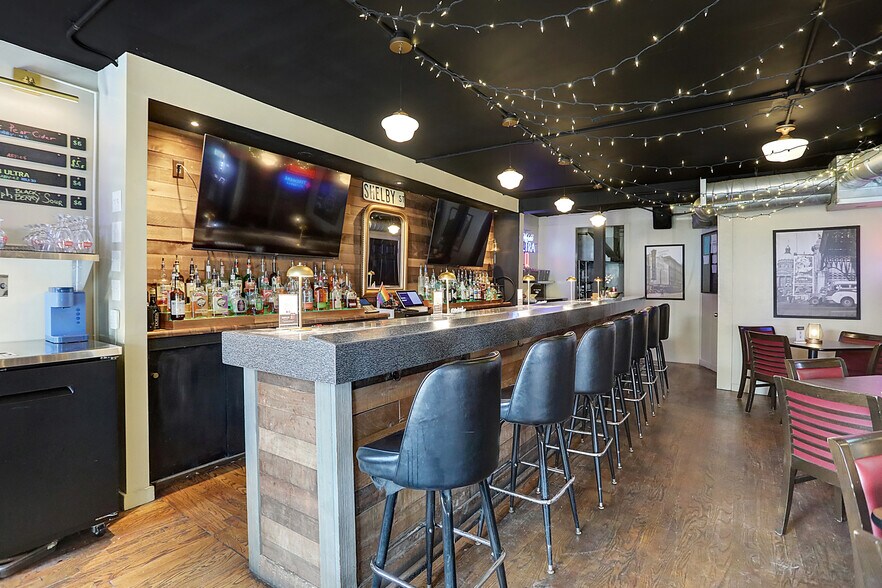 More Photos Of 2849 S Shelby St, Indianapolis Freestanding For Sale