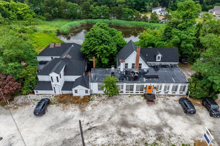 More Photos Of 70 Main St, Wellfleet Hotel For Sale