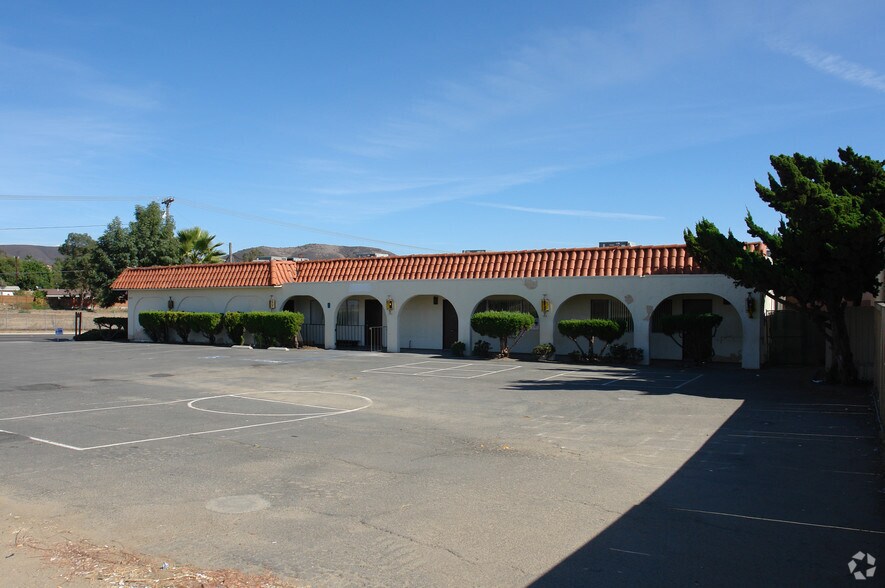 Primary Photo Of 1605 W Mission Rd, San Marcos Storefront For Lease