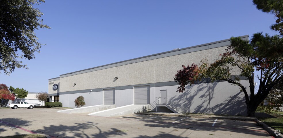 More Photos Of 10390 Shady Trl, Dallas Distribution For Lease