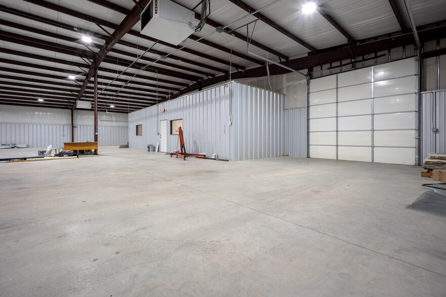 More Photos Of 6600 S I 35 Service Rd, Oklahoma City Flex For Lease