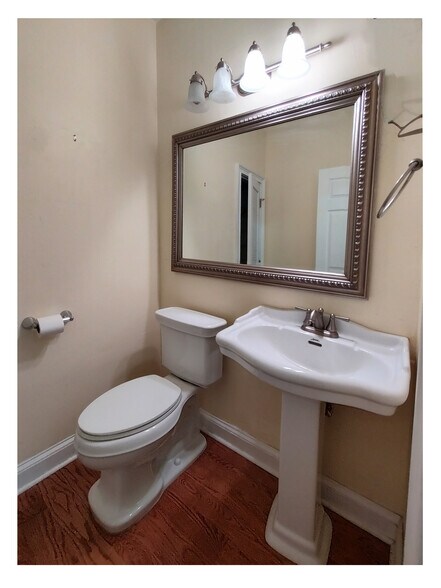 More Photos Of 250 John Knox Rd, Tallahassee Office For Lease