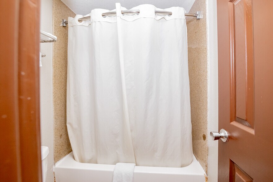 More Photos Of 3005 Houston Hwy, Victoria Hotel For Sale