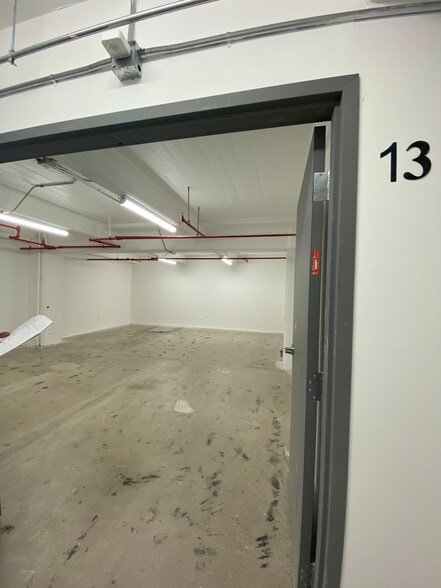More Photos Of 901 E 31st St, Los Angeles Manufacturing For Lease