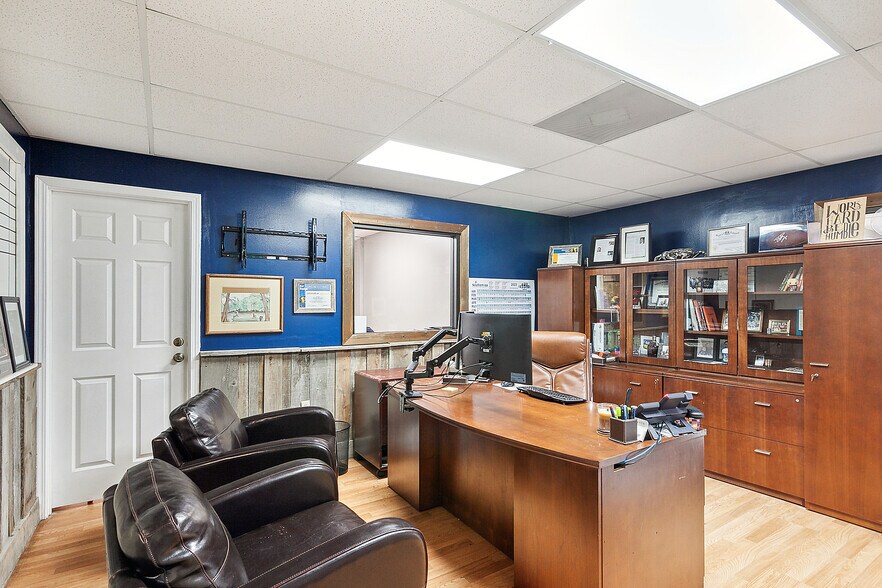 More Photos Of 234 Harbor Cir, New Orleans Warehouse For Sale
