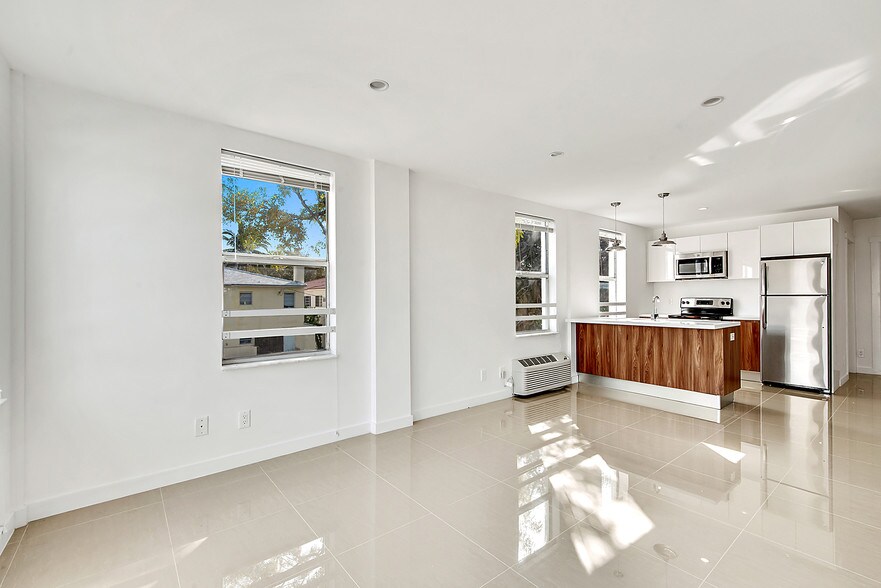 More Photos Of 924 Marseille Dr, Miami Beach Apartments For Sale