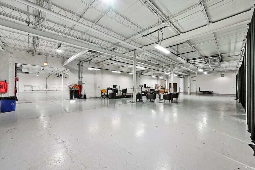 More Photos Of 4025-4039 S Western Blvd, Chicago Warehouse For Sale