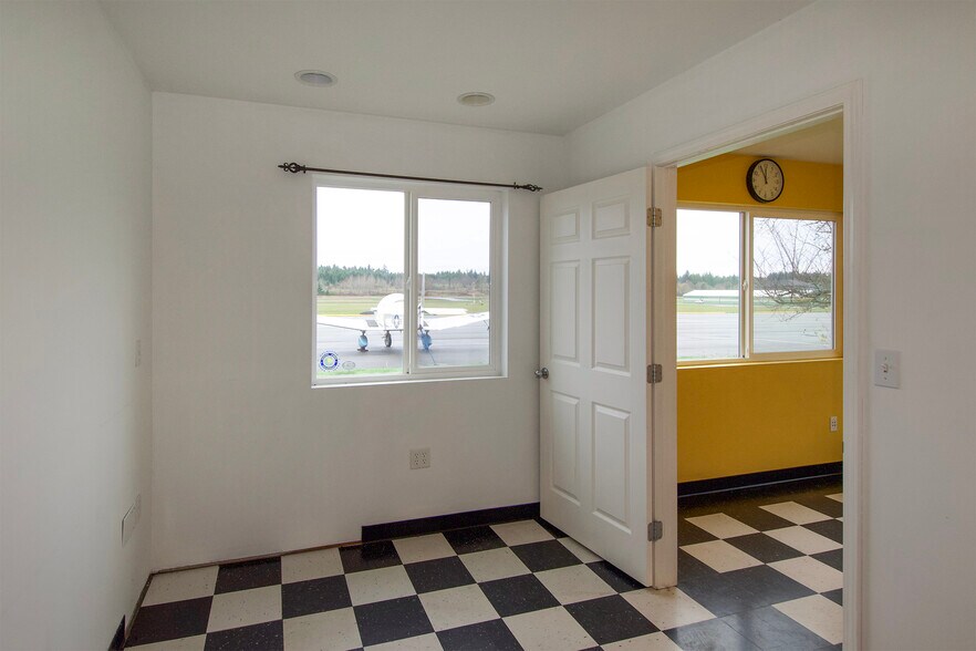 More Photos Of 191 Airport Rd, Port Townsend Airplane Hangar For Lease