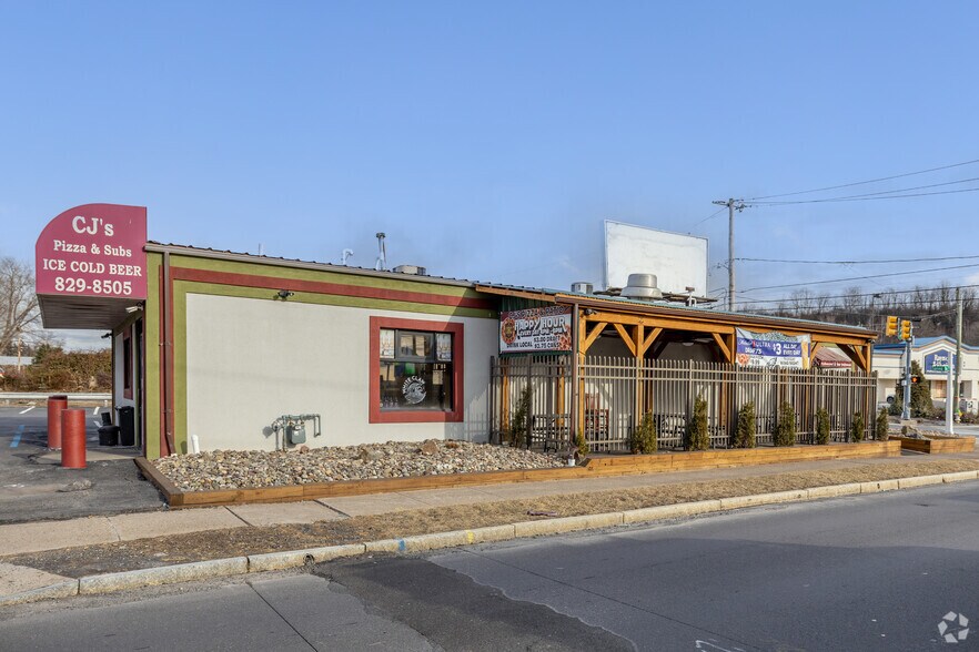 More Photos Of 54 Spring St, Wilkes Barre Restaurant For Sale