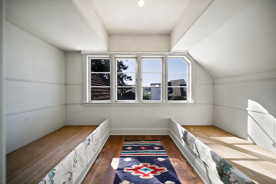 More Photos Of 3026 Marine Dr, Bremerton Specialty For Sale