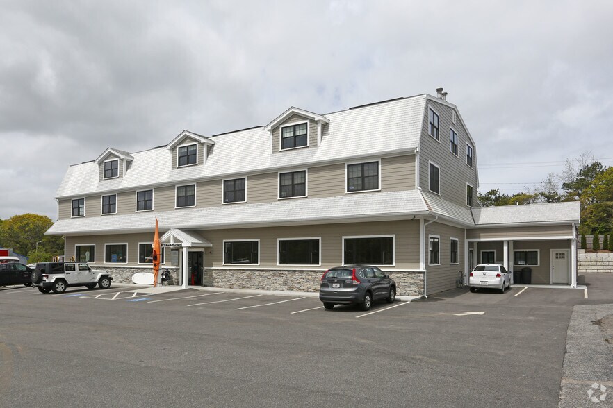 Primary Photo Of 802 Macarthur Blvd, Pocasset General Retail For Lease