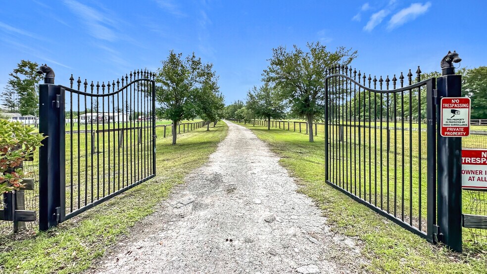 More Photos Of 46700 Middle Rd, Callahan Land For Sale