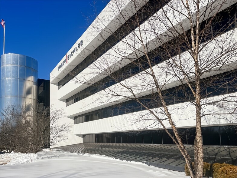 More Photos Of 101 Eisenhower Pky, Roseland Coworking Space