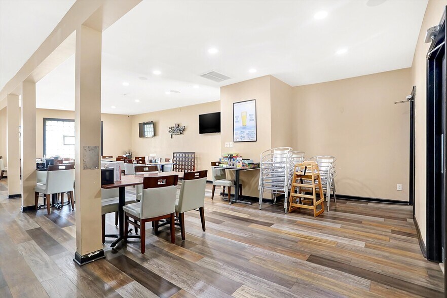 More Photos Of 2023 E Southeastern Ave, Indianapolis Restaurant For Sale