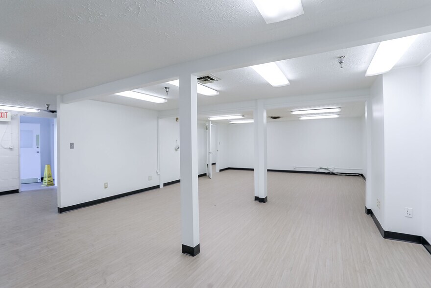 More Photos Of 2334 Production Dr, Indianapolis Warehouse For Lease