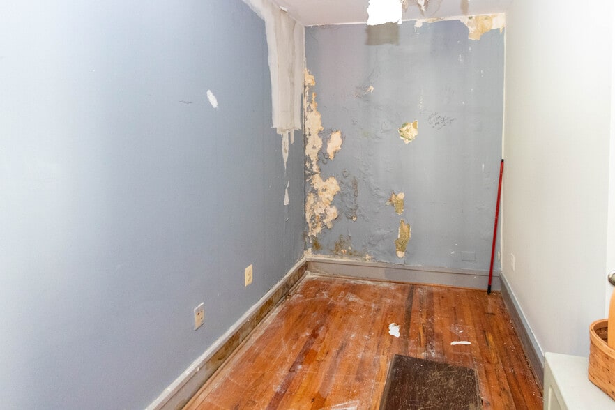 More Photos Of 115 W Saratoga St, Baltimore Storefront Retail Residential For Sale