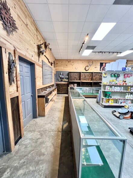 More Photos Of 11660 Highway 96, Millport Auto Repair For Lease