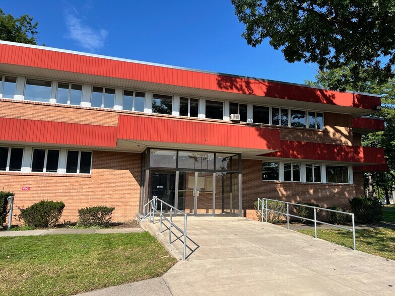 More Photos Of 400 Riverside Dr, Johnson City Specialty For Lease