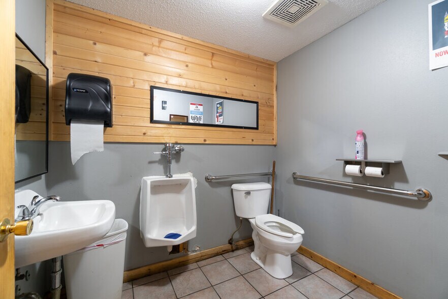 More Photos Of 116 Main St, Cornell Bar For Sale