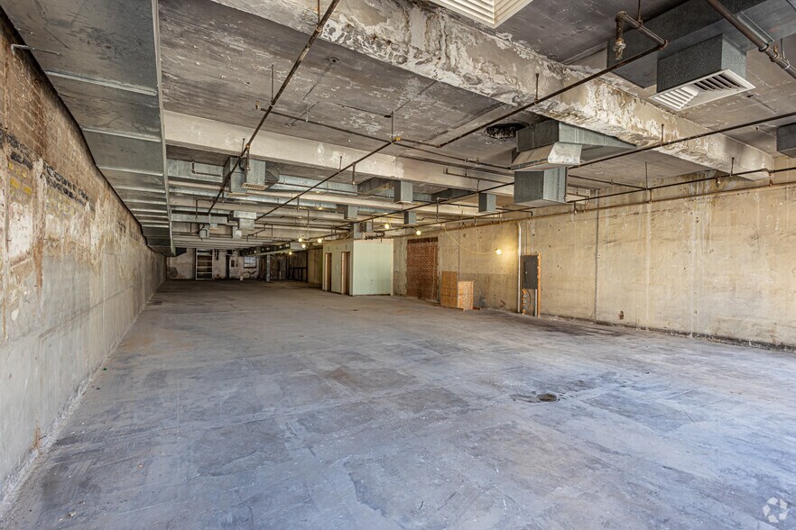More Photos Of 714 Canal St, New Orleans Storefront Retail Office For Lease
