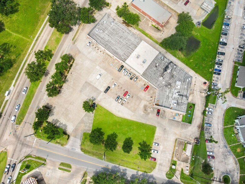 More Photos Of 7306 W Tidwell Rd, Houston Unknown For Lease