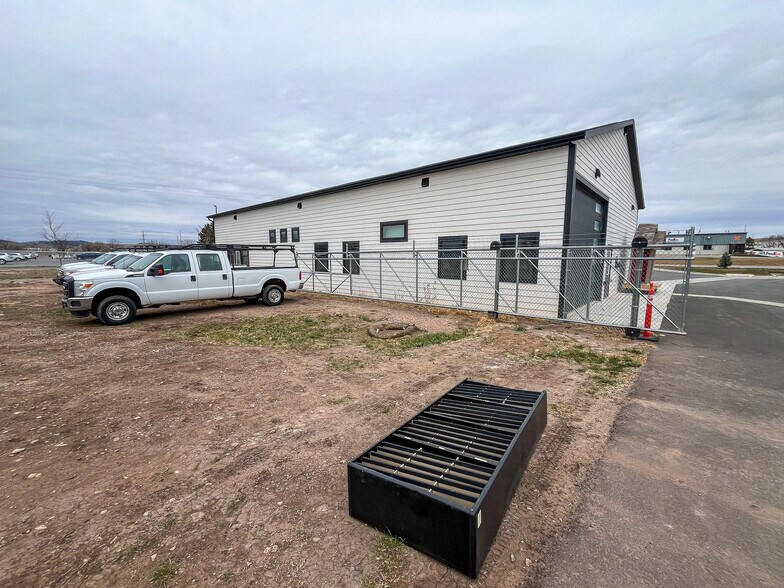 More Photos Of 2507 E Saint Patrick St, Rapid City Distribution For Lease