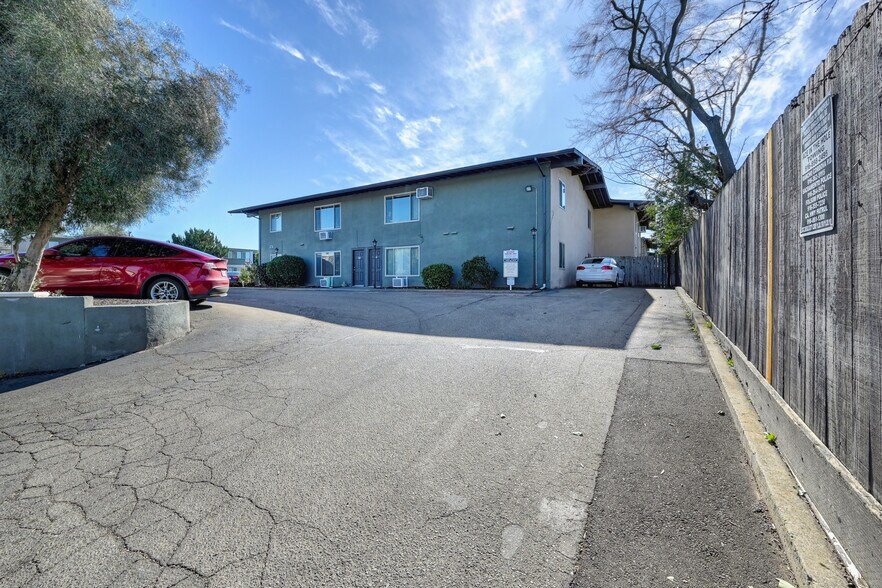 More Photos Of 10501 Croetto Way, Rancho Cordova Apartments For Sale