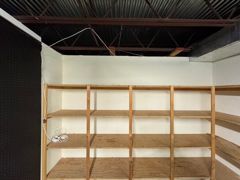 More Photos Of 132 Main St, Southington Bank For Lease