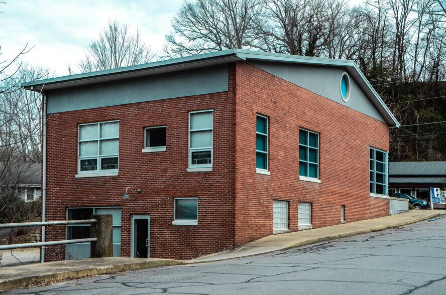 More Photos Of 675 N Main St, Waynesville Office Residential For Sale