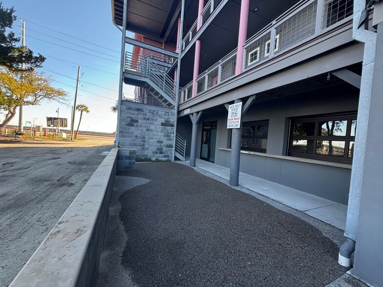 More Photos Of 87 Center St, Folly Beach Restaurant For Lease