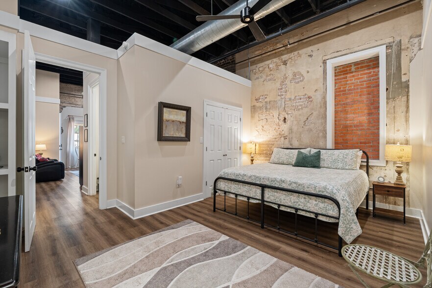 More Photos Of 531 Central Ave, Laurel Flex For Sale