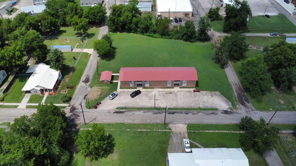 More Photos Of 800 W Washington St, Clarksville Apartments For Sale