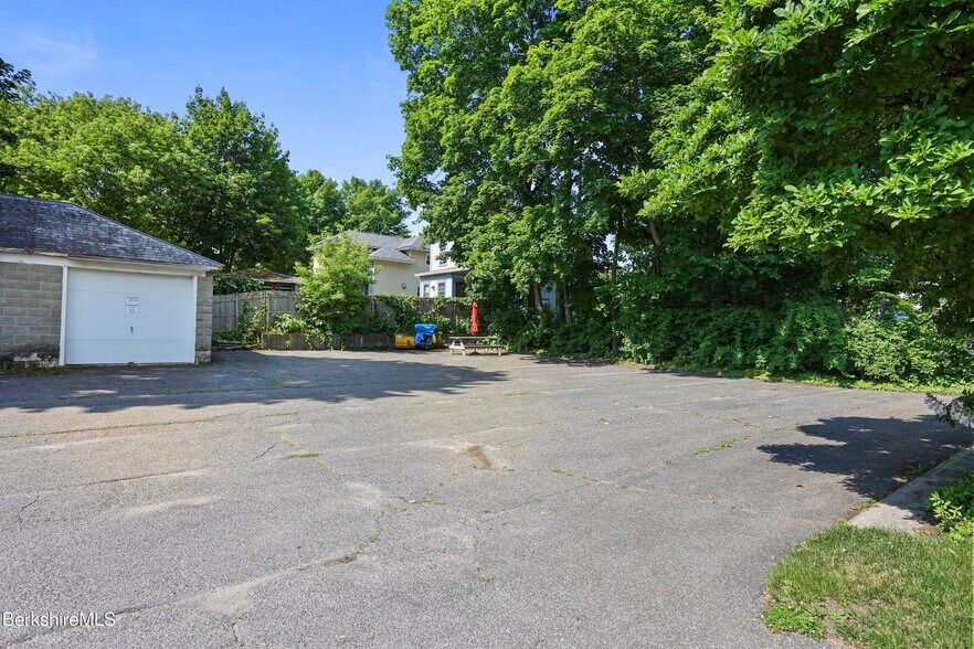 More Photos Of 92 Elm St, Pittsfield Office For Sale