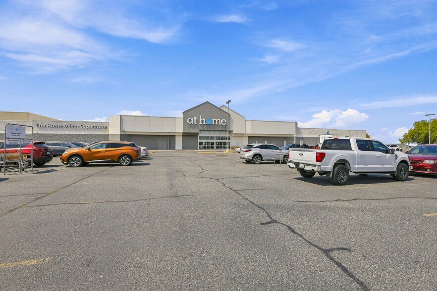 More Photos Of 867 N Columbia Center Blvd, Kennewick Freestanding For Sale