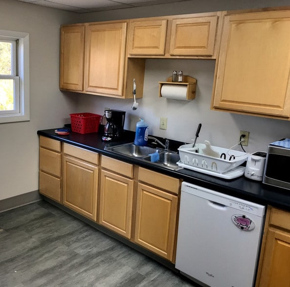 More Photos Of 1407 Stuart Engals Blvd, Mount Pleasant Office For Lease