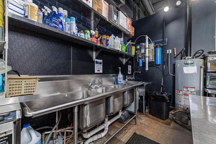 More Photos Of 38 N Chadbourne St, San Angelo Bar For Sale